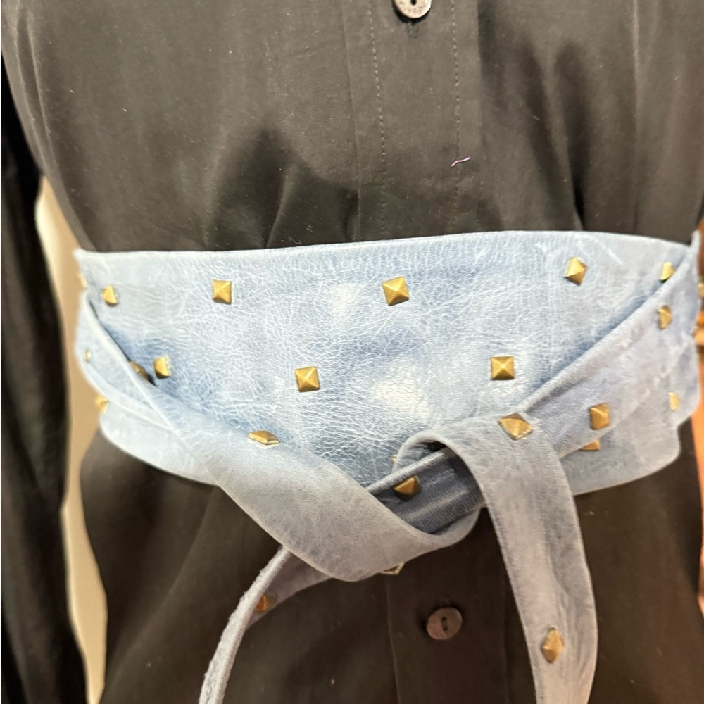 Ada collection. Indigo Studded leather belt